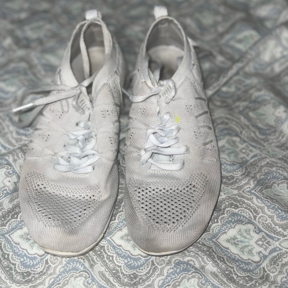 Nfinity flyte cheer shoes